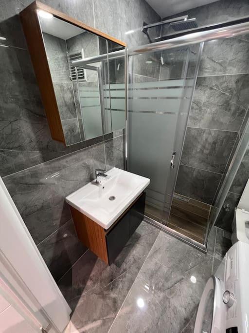 Апартаменти Zeytinburnu Merkezi Konumda, Sifir Daire & Esyalar Стамбул Екстер'єр фото